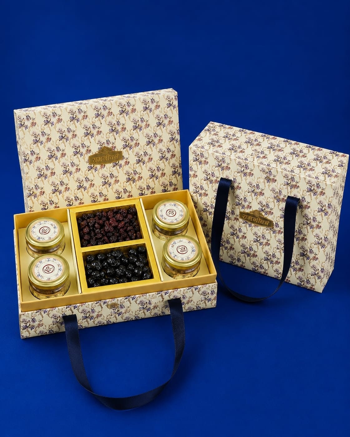 White Vintage Dry Fruit Gift Box (700g)